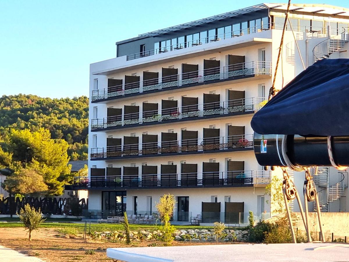 Golden Tulip Hotel & Rooftop Martigues Provence 4* Martigues