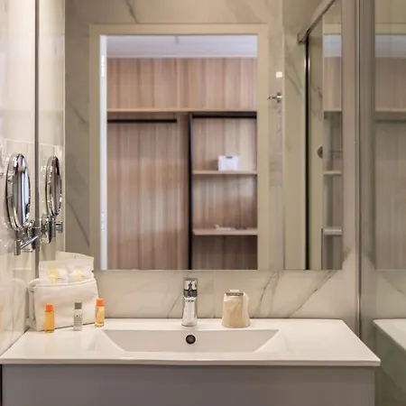 Golden Tulip Hotel & Rooftop Martigues Provence Room photo
