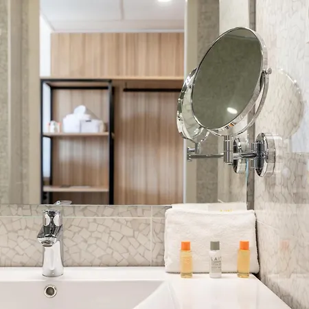 Golden Tulip Hotel & Rooftop Martigues Provence Room photo