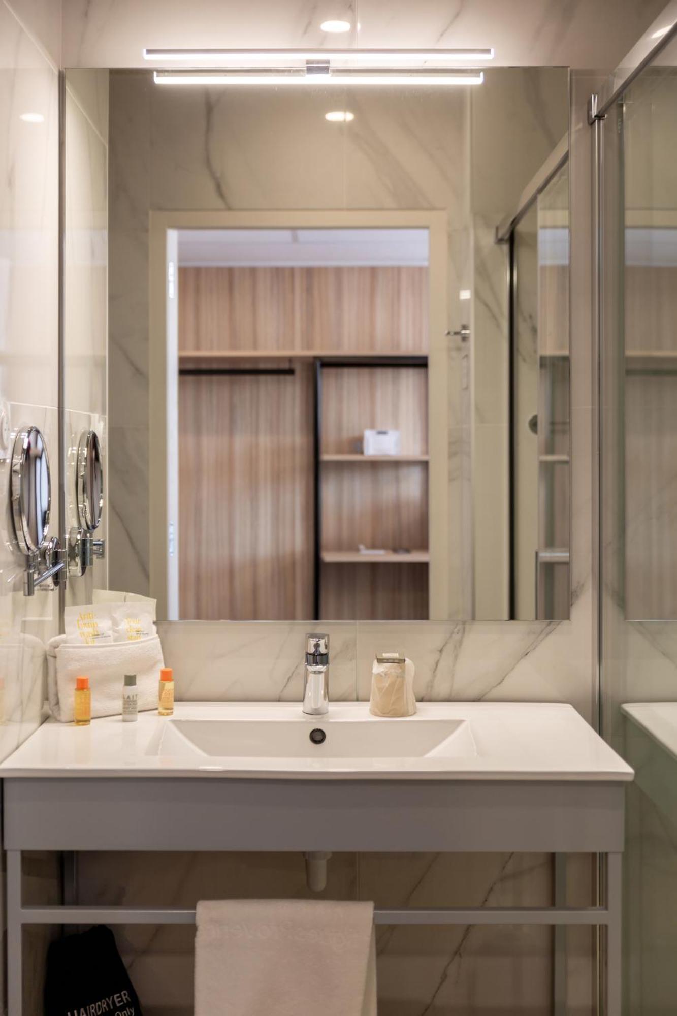 Golden Tulip & Rooftop Provence Hotel 4*