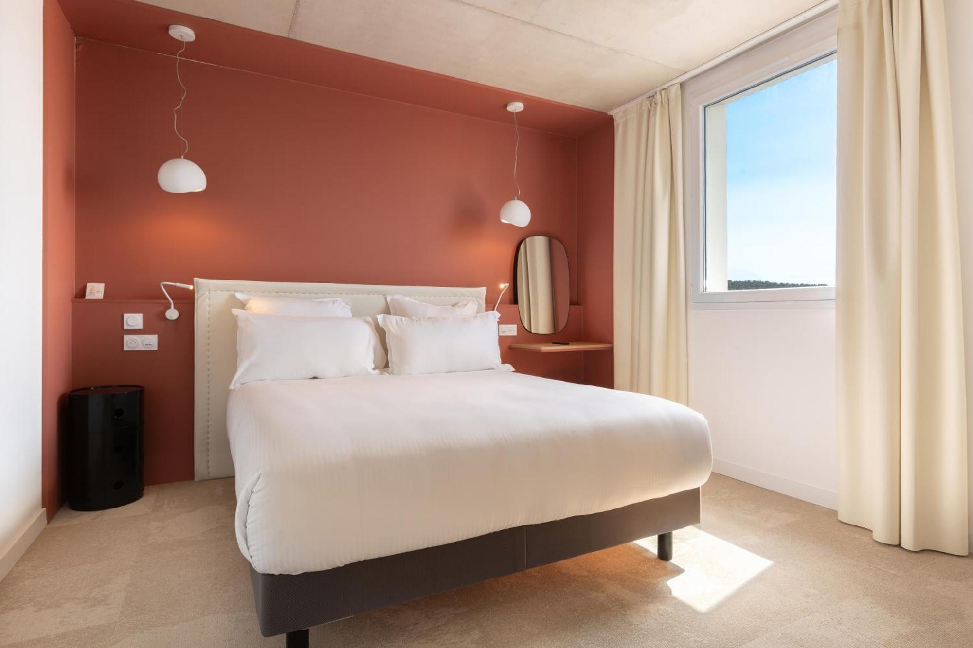 Hotel Golden Tulip & Rooftop Provence 4*